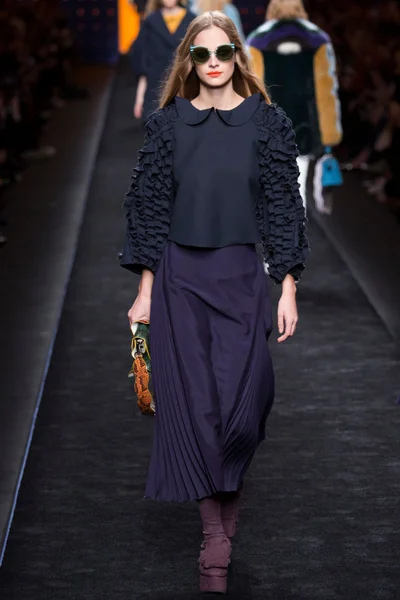 Look 17